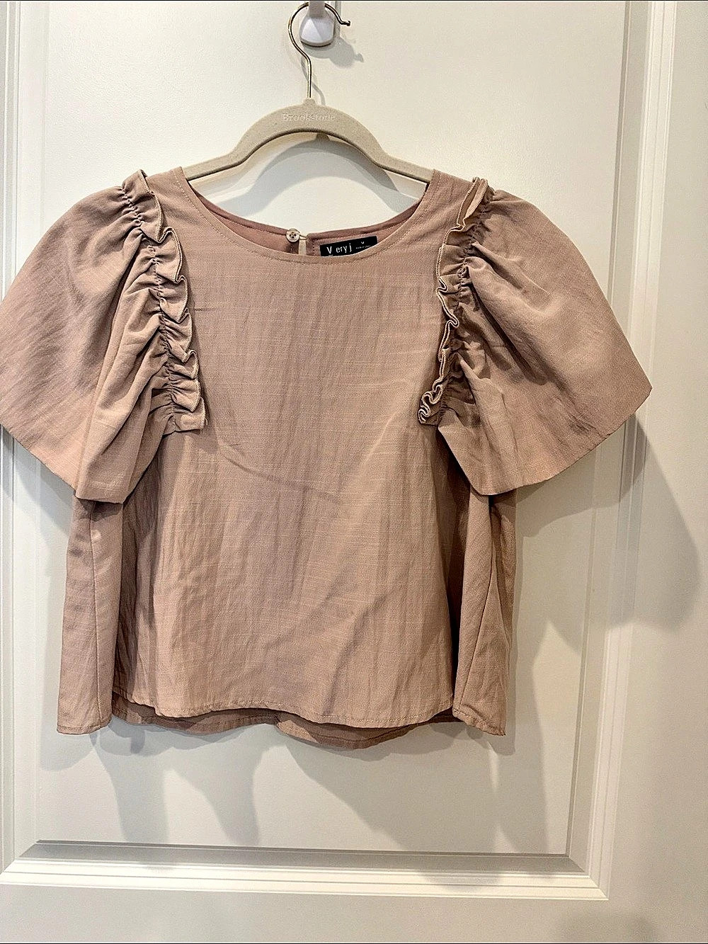 Very J Ruched Sleeve Blouse in Beige Size Medium Like New